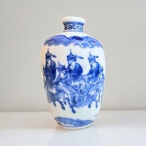 18th Century Chinese Blue & White Glazed Porcelain Snuff Bottle